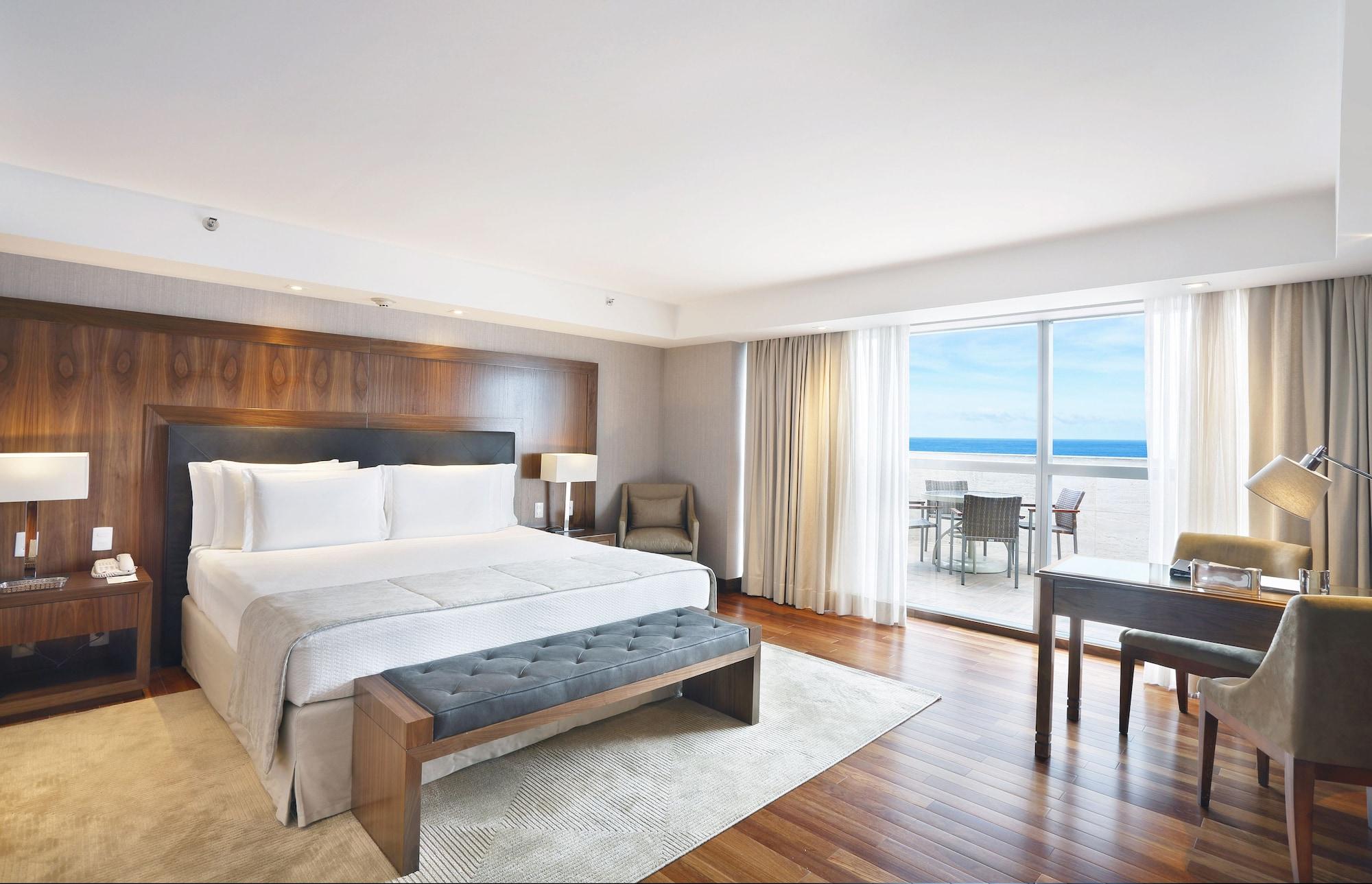 Windsor Marapendi Hotell Rio de Janeiro Exteriör bild A bedroom at the InterContinental Miami