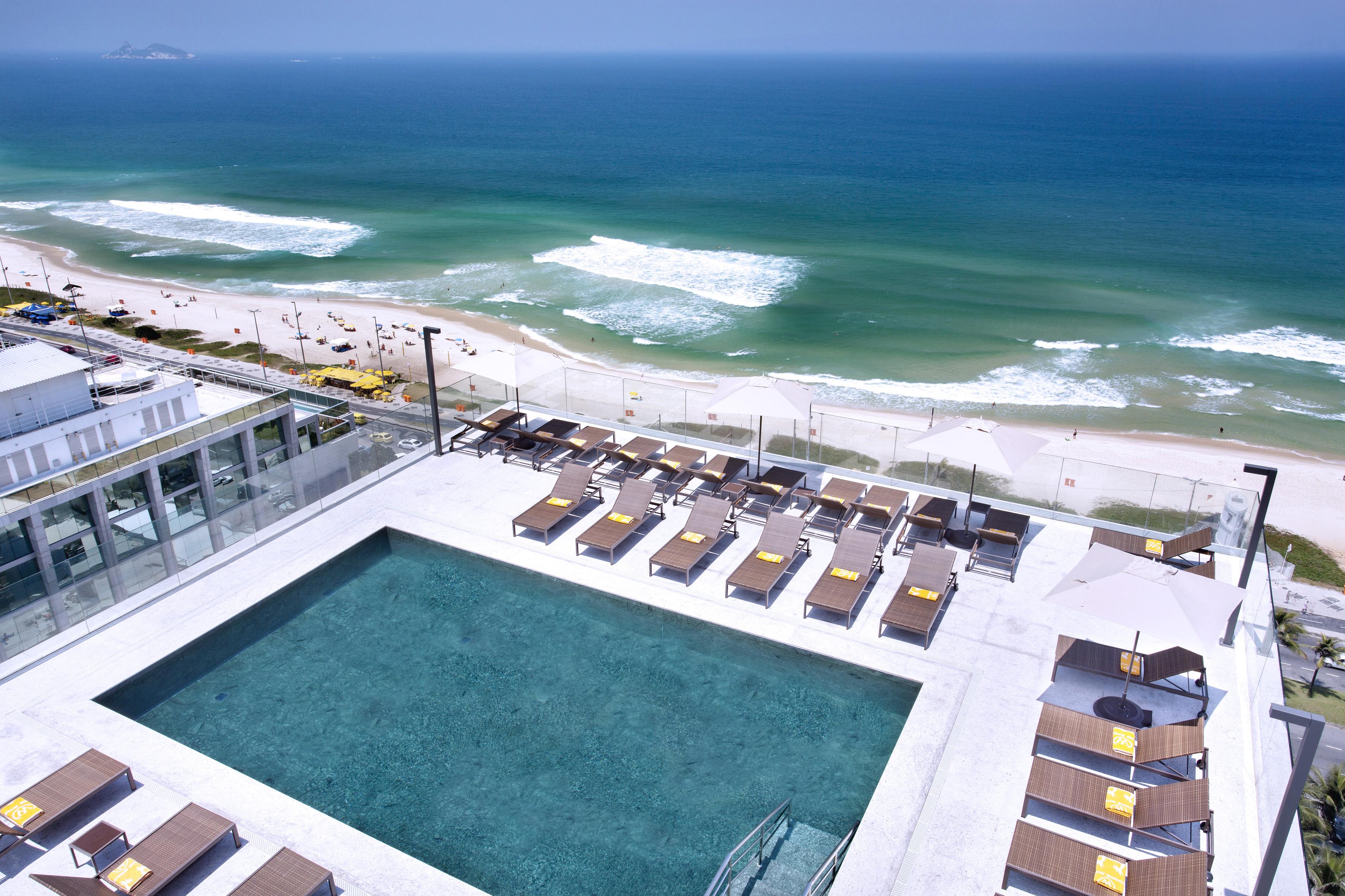 Windsor Marapendi Hotell Rio de Janeiro Exteriör bild The rooftop pool at the Hilton Tel Aviv