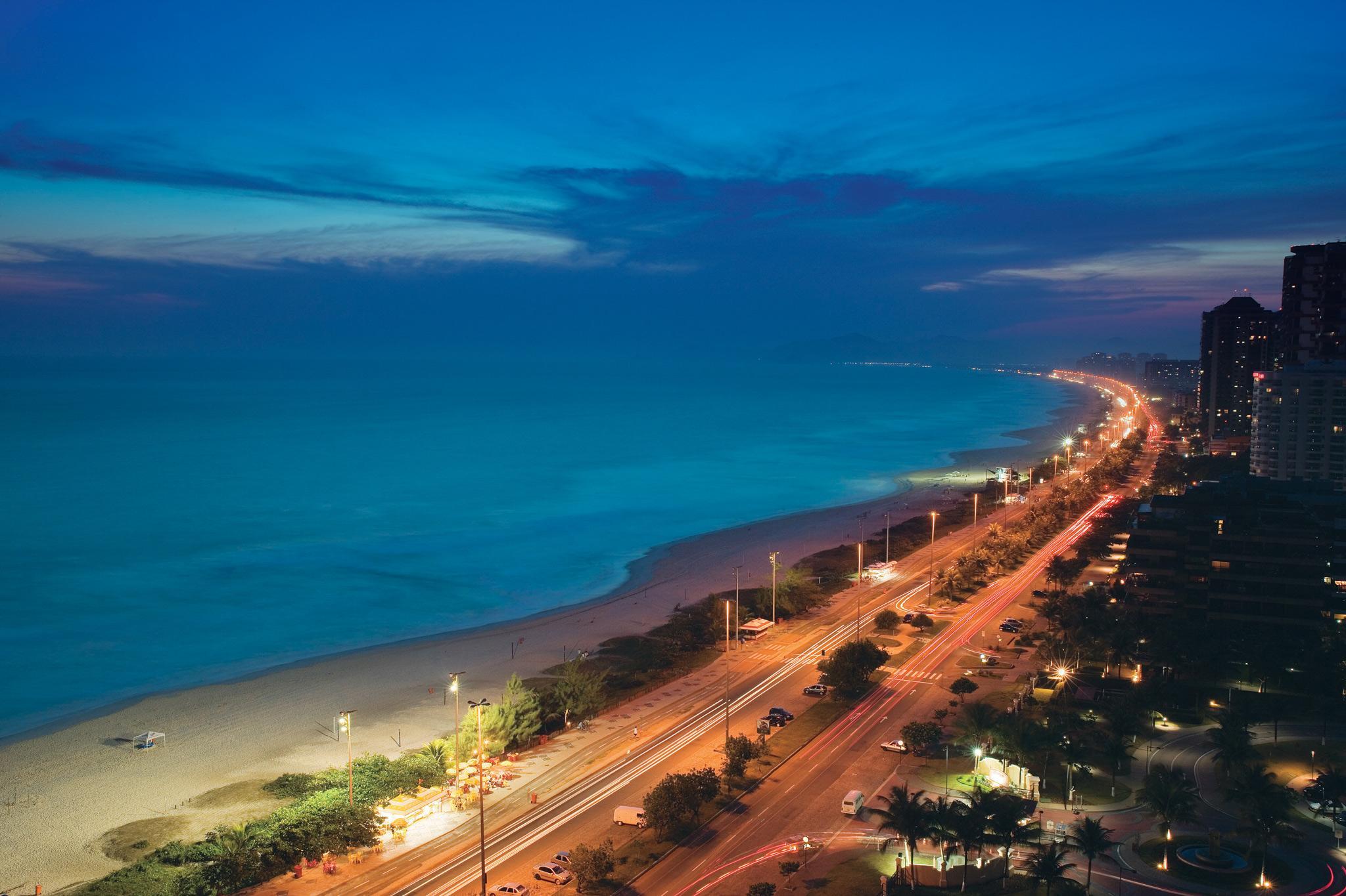 Windsor Marapendi Hotell Rio de Janeiro Exteriör bild Ocean Drive at night