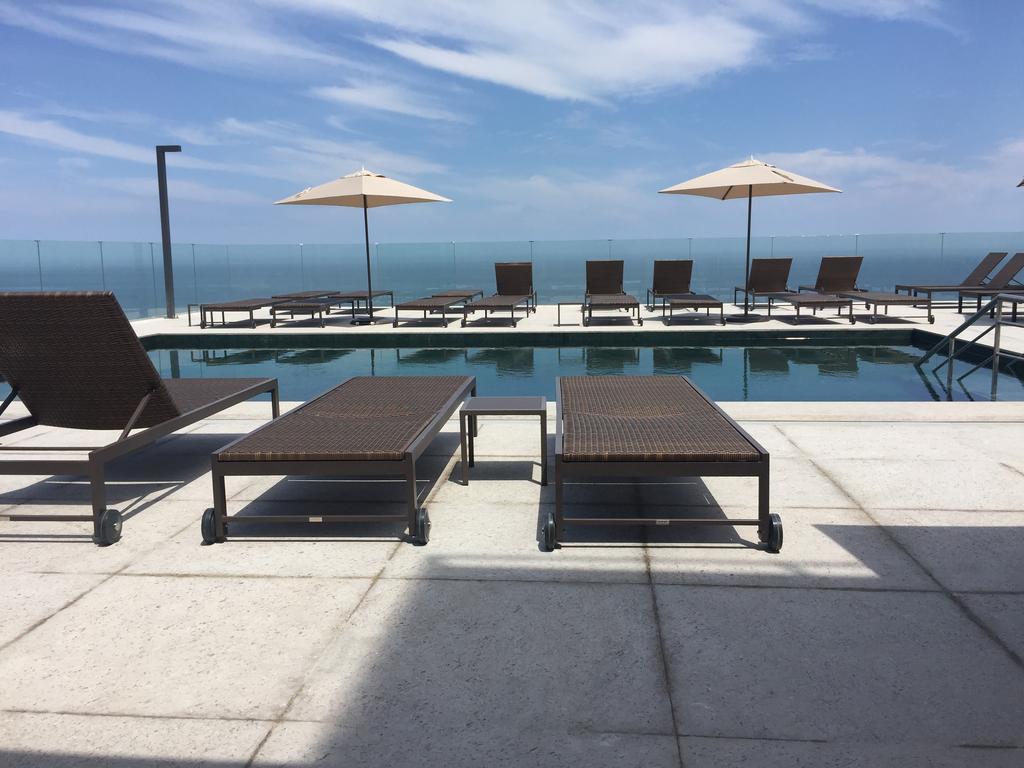 Windsor Marapendi Hotell Rio de Janeiro Exteriör bild Rooftop pool at the Ritz-Carlton, San Francisco